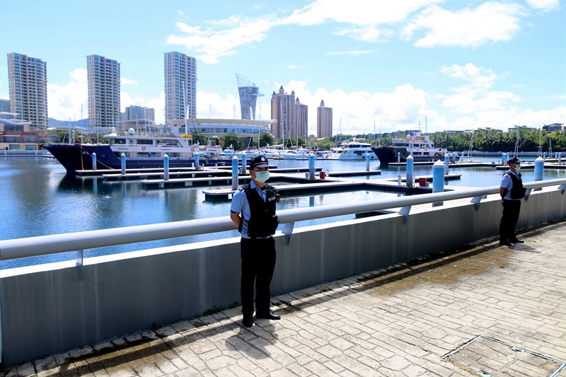 查扣的2艘涉案船舶。海南省公安厅海岸警察总队供图