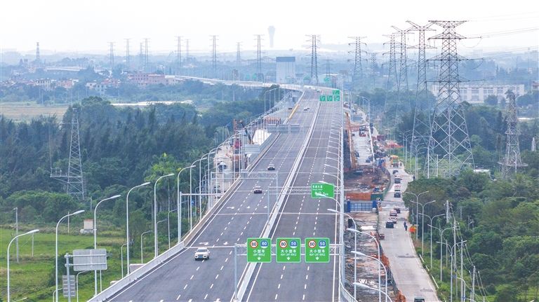 海口美兰国际机场快速通道主线桥通车