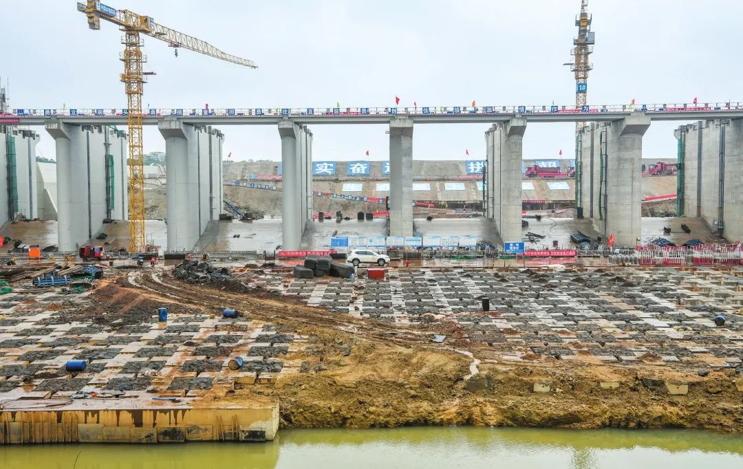 海口南渡江龙塘大坝枢纽改造工程项目现场
