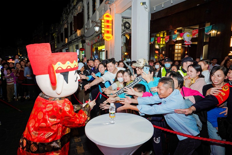 2024年首届海南旅游商品好物节在海口骑楼老街启动