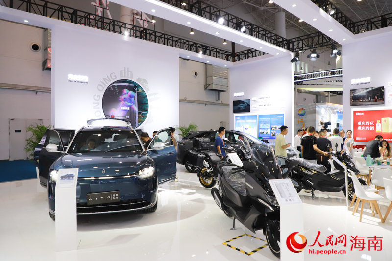重慶展館展出了多款車型。人民網記者 牛良玉攝
