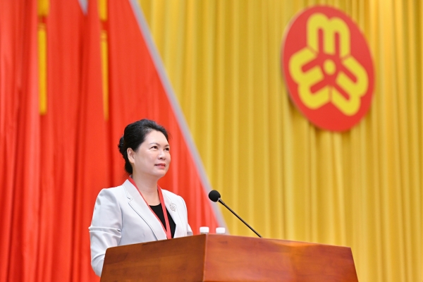 李丽萍当选为三亚市妇联主席。三亚市妇联供图