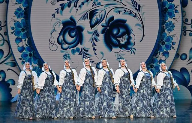 俄语丨俄罗斯歌舞团亮相椰城