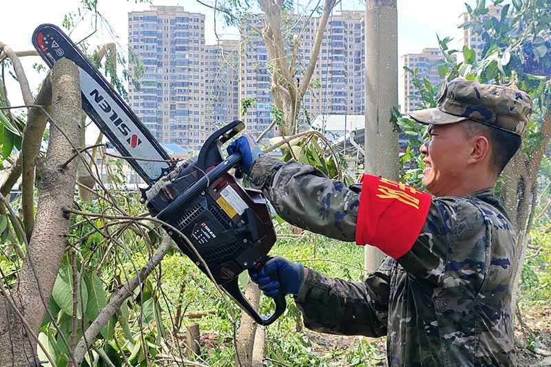 武警海南總隊進行排障搶險任務。武警海南總隊供圖