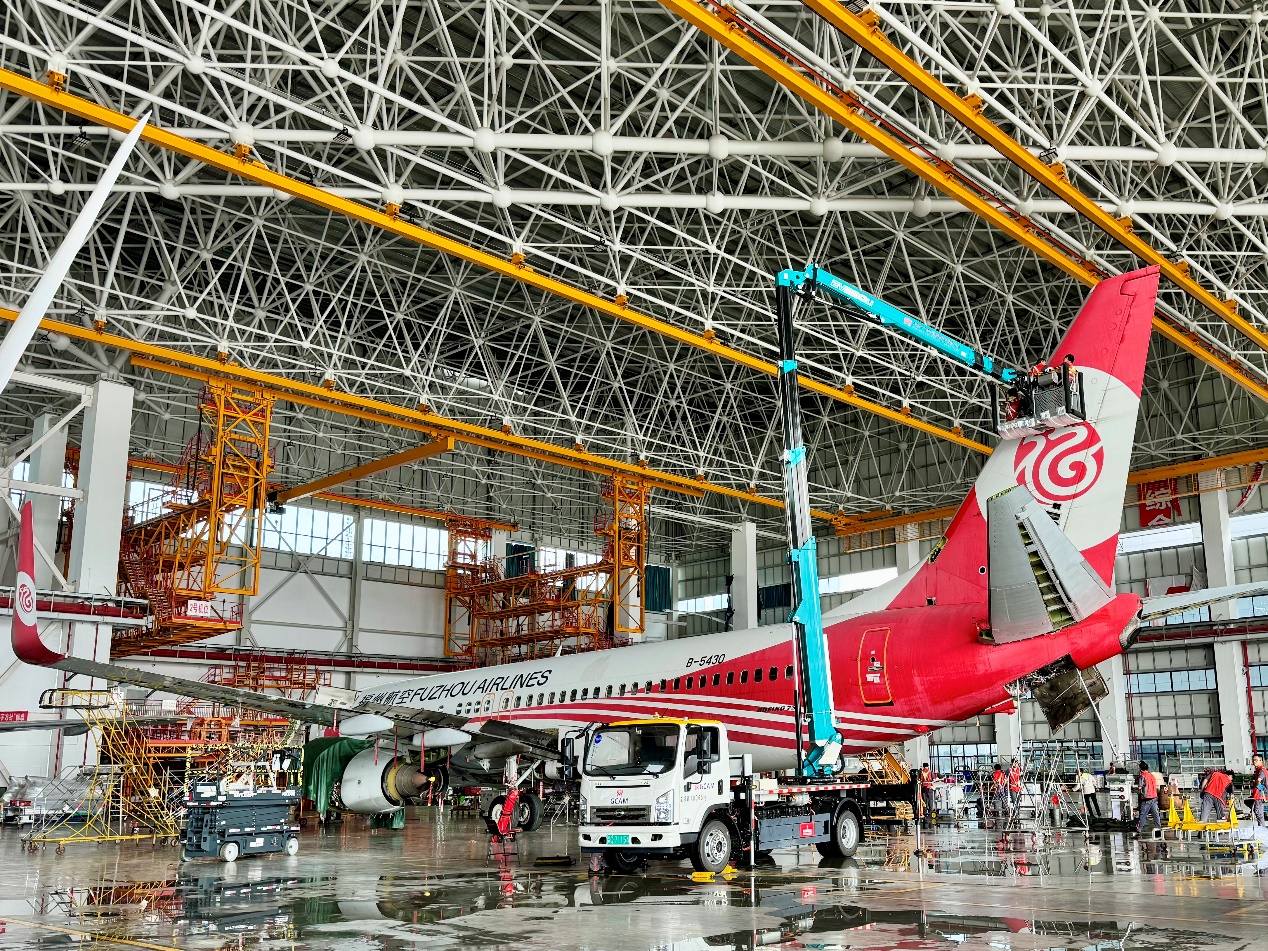 一站式維修基地定檢機庫生產現場。