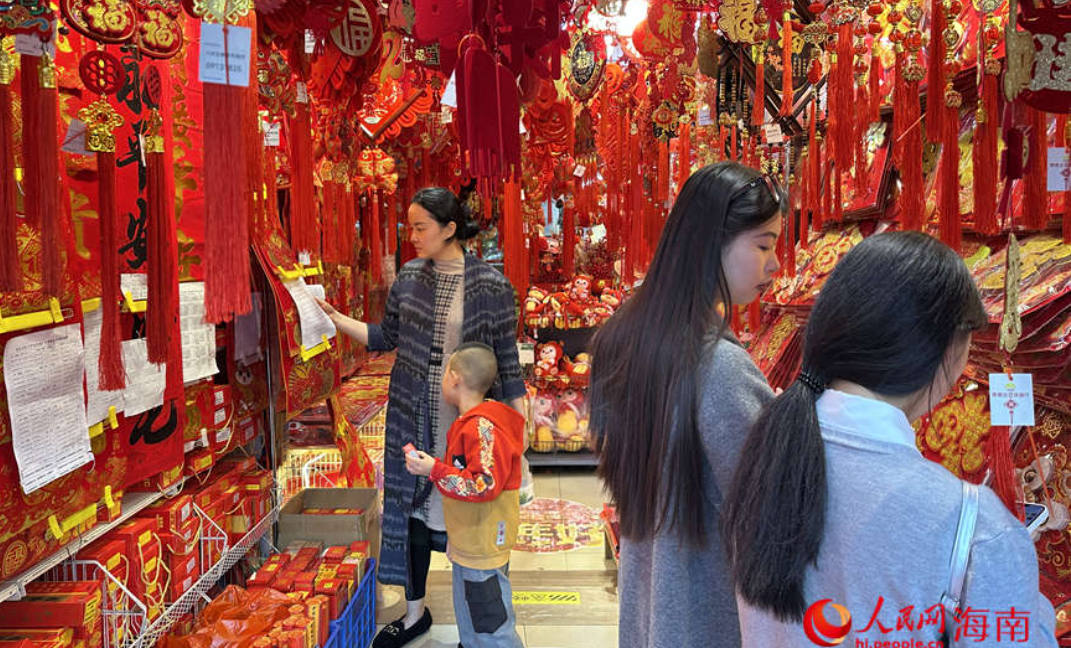 新春走基層︱買春聯辦年貨 歡歡喜喜過大年