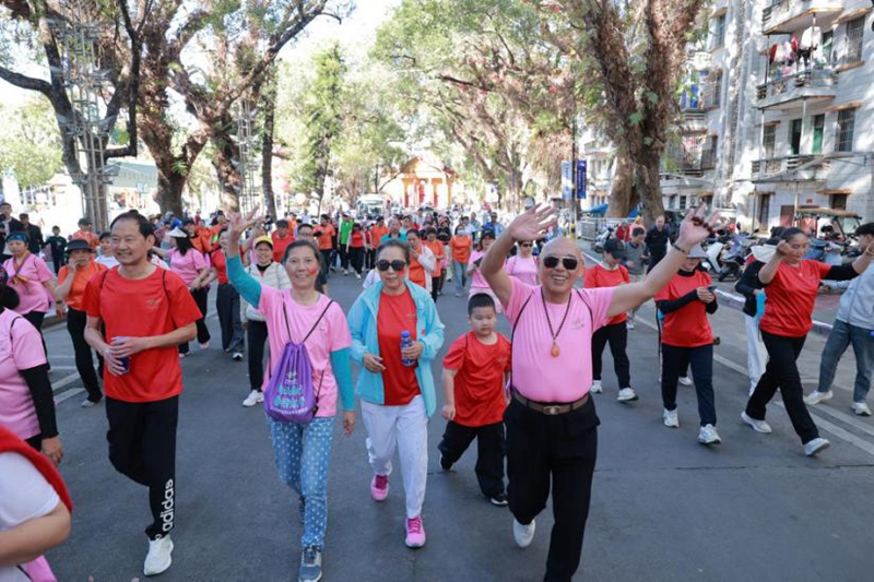 市民游客在徒步活動中。 主辦方供圖