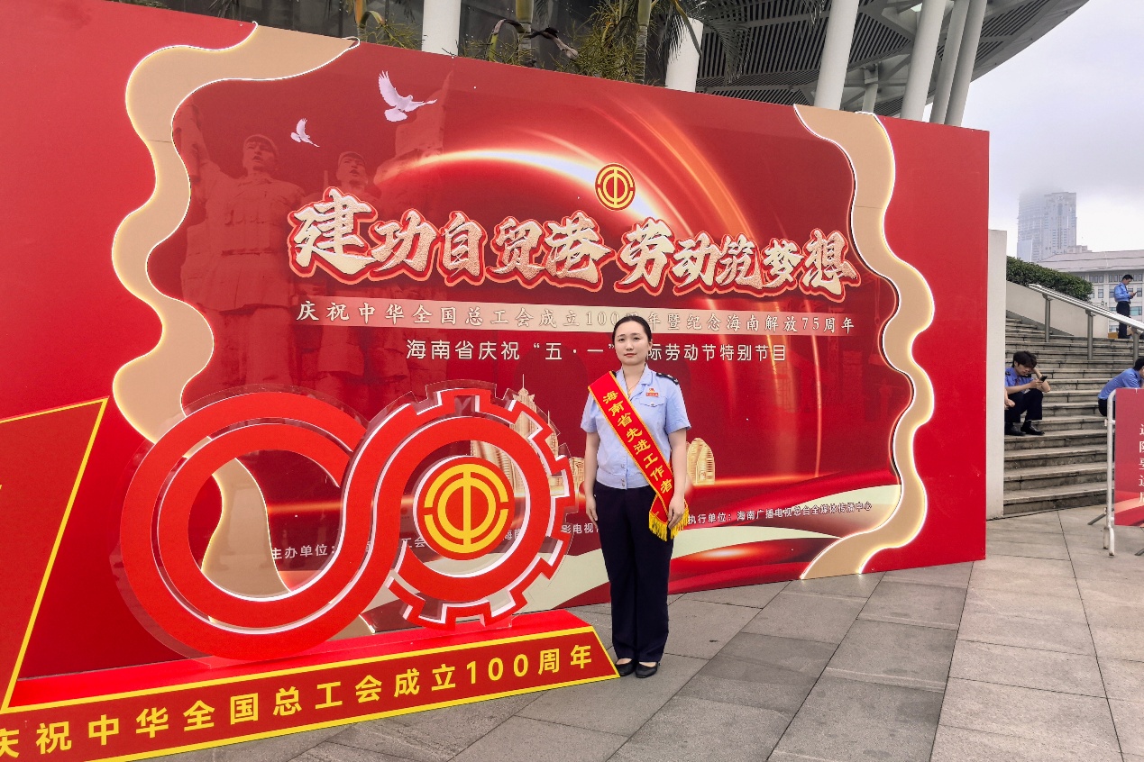 獲得表彰的吳佳蔚。潘瑩攝