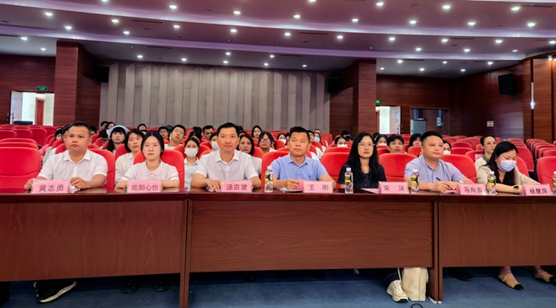 保亭公益慈善宣传暨“公益海南”海南省第二届社会组织公益创投大赛（保亭赛区）举办。保亭安欣社会工作服务中心供图.jpg