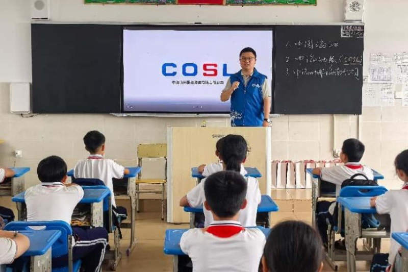 慰问活动中开设的“海洋石油科普小课堂”。 主办方供图