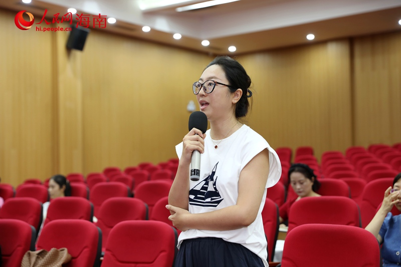 参评单位代表与专家面对面交流。人民网记者 符武平摄