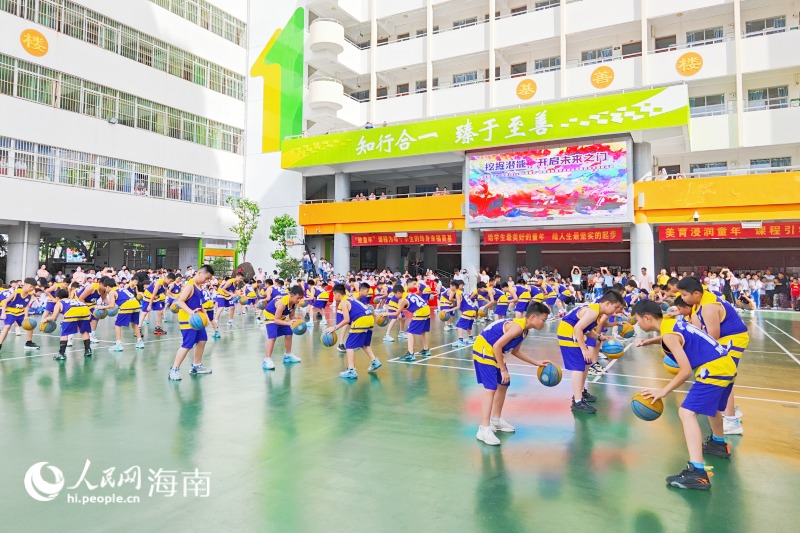 海口市第十一小学2025年校本课程教学成果展示暨家长开放活动现场。 人民网 枉源摄