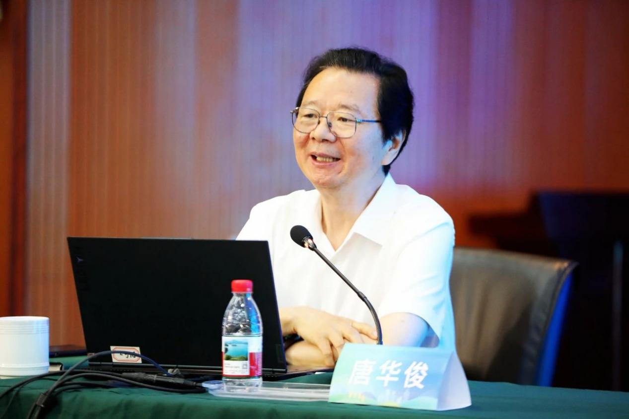 唐華俊院士在授課中。海南省農業農村廳供圖
