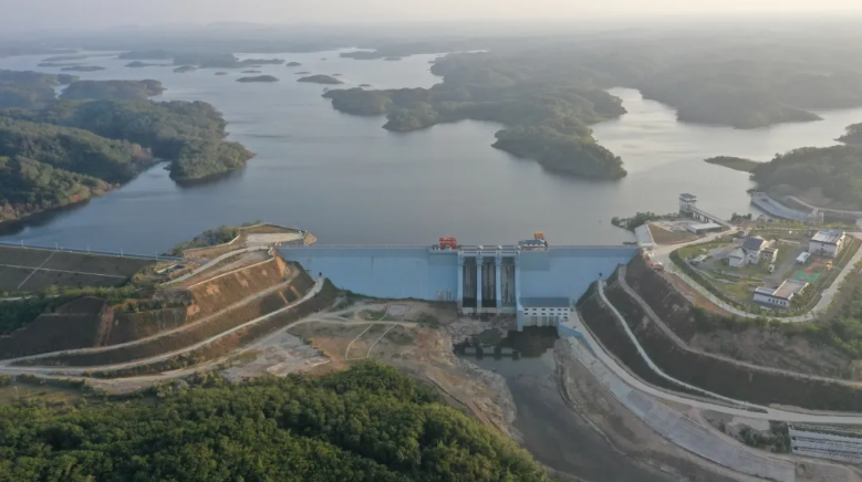 海南省北門江天角潭水利樞紐工程正式投產發電
