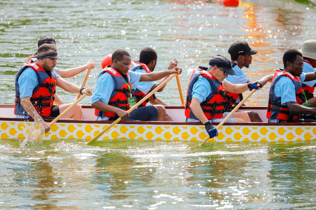 龙舟队有了“洋面孔”：中国传统文化很有趣，还收获了友谊