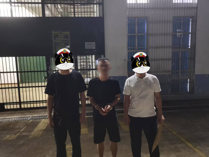 民警抓獲嫌疑人。李世貴攝