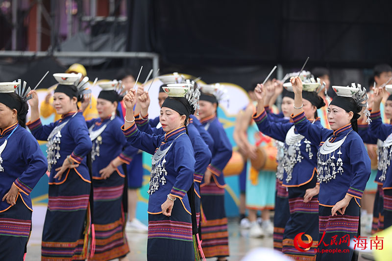 迎圣水仪式现场。人民网记者 牛良玉摄