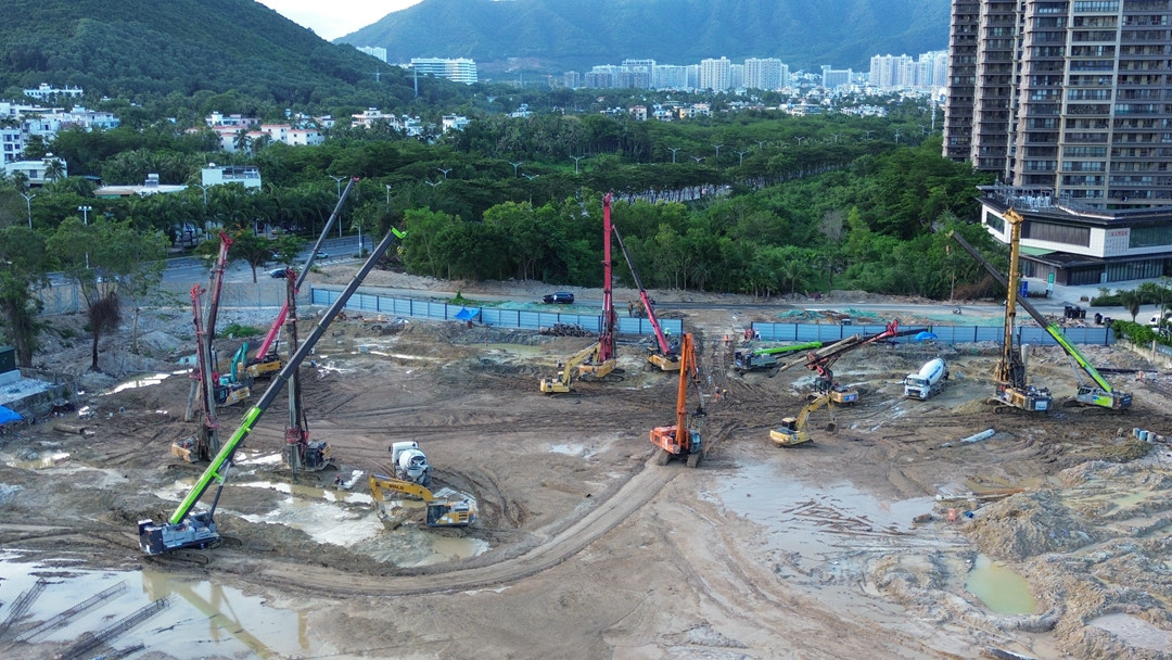 榆紅片區第一個出讓地塊的施工現場