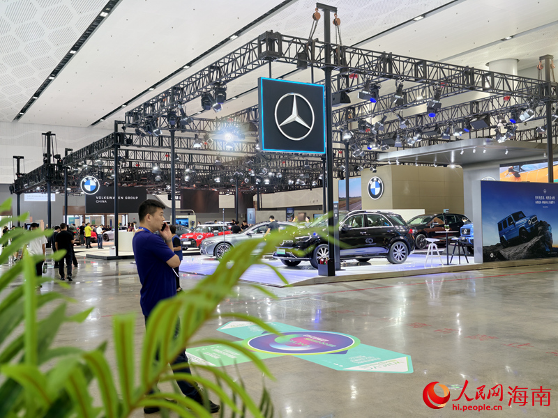 2025世界新能源汽车大会技术展览现场。人民网 符泽民摄