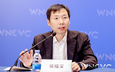 专家建议汇聚“五大合力”构建产业可持续发展新格局在全球汽车产业电动化、智能化、低碳化浪潮下，“产业变革与可持续发展”已成为行业共同面对的时代命题。在9月29日日举行的世界新能源汽车大会新闻发布会上，中国汽车工程学会副理事长兼秘书长侯福深指出，面对百年未有之大变局，汽车产业需要汇聚科技创新、供应链协同、人才培育、标准共建、国际合作“五大合力”，共同构建可持续发展新格局。