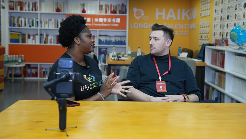 人民網多語種記者傾聽外籍人士講述海南自貿港開放故事