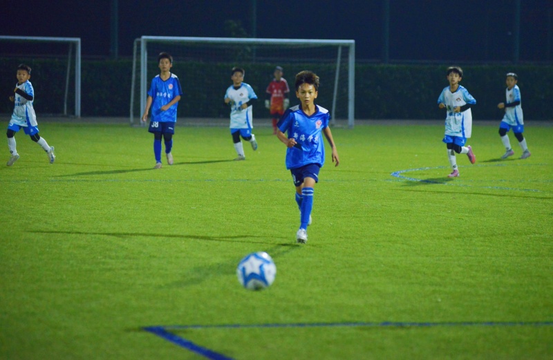 揮汗青春,男子U12組激戰正酣。主辦方供圖