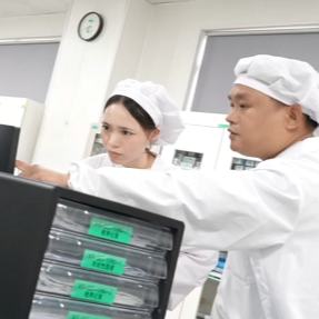 採訪地點海南先聲藥業查看詳情海南藥企：將政策紅利轉化為健康福祉當海南步入全島封關運作的歷史新階段，如何將政策紅利切實轉化為促進人民健康與推動產業發展的成果，成為擺在海南生物醫藥企業面前的時代課題。