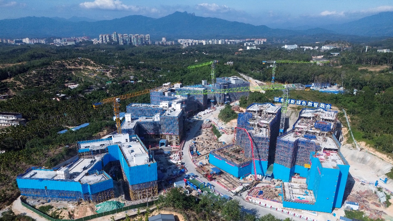 海南熱帶果蔬科創基地項目主體結構全面封頂。胡俊一攝