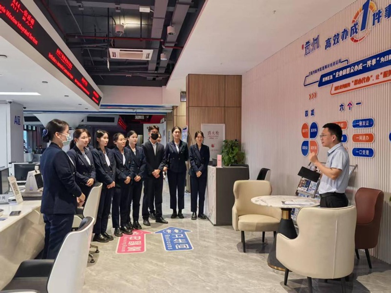 崖州區營商環境建設局無差別綜合服務窗口全員“考核通過”。崖州區營商環境建設局供圖