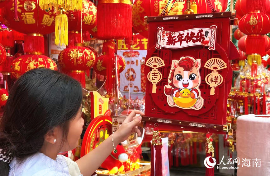 新春临近 海南年货市场迎来“马元素”消费热