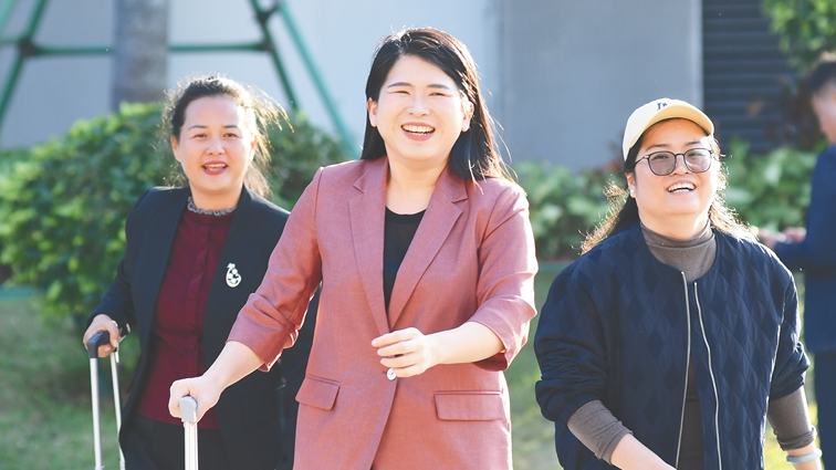 海南开启“两会时间” 代表委员报到