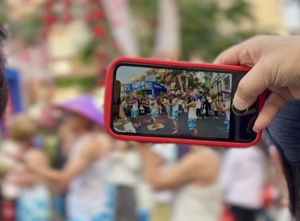 市民游客拍照留念