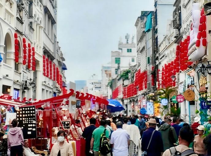 百年老街增添不少新春生机