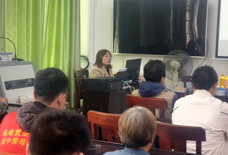 律師授課現場。佳音攝