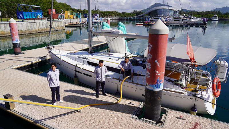 華潤石梅灣游艇碼頭開展接收污染物實踐。清瀾海事局供圖