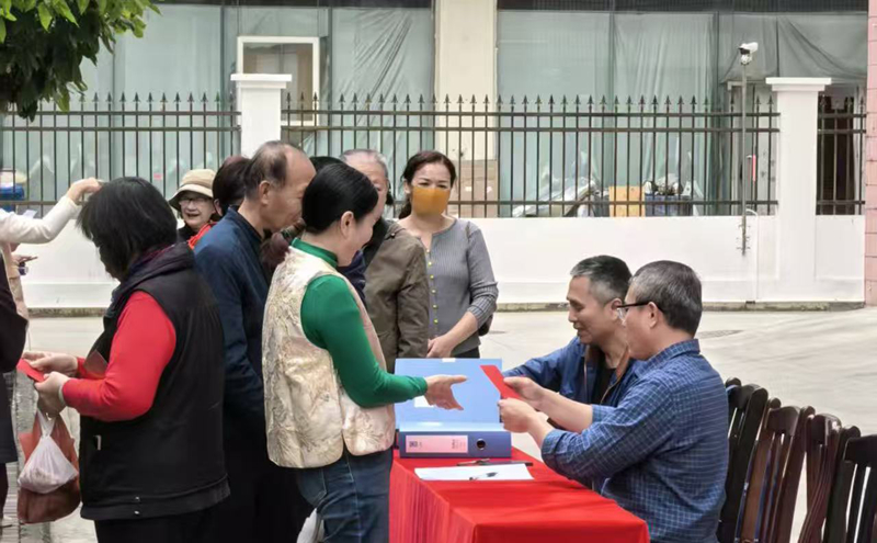 “新春紅包”發放現場。黃文宏攝