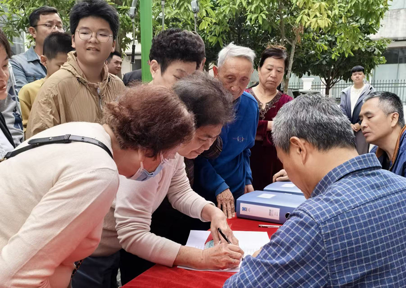 “新春紅包”發放現場。黃文宏攝