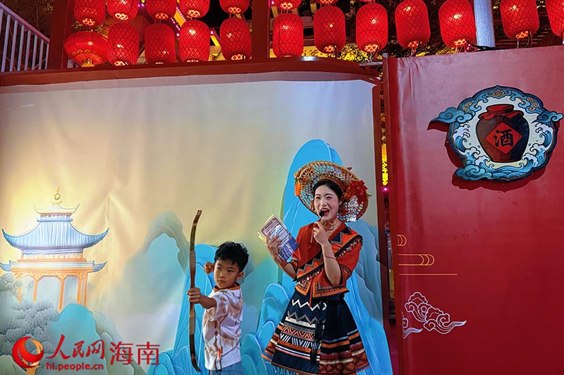 保亭七仙奇梦不夜城。人民网 熊淑婷摄1