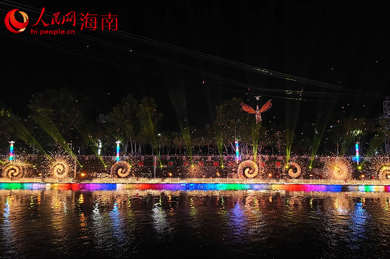 保亭七仙奇梦不夜城。人民网 熊淑婷摄