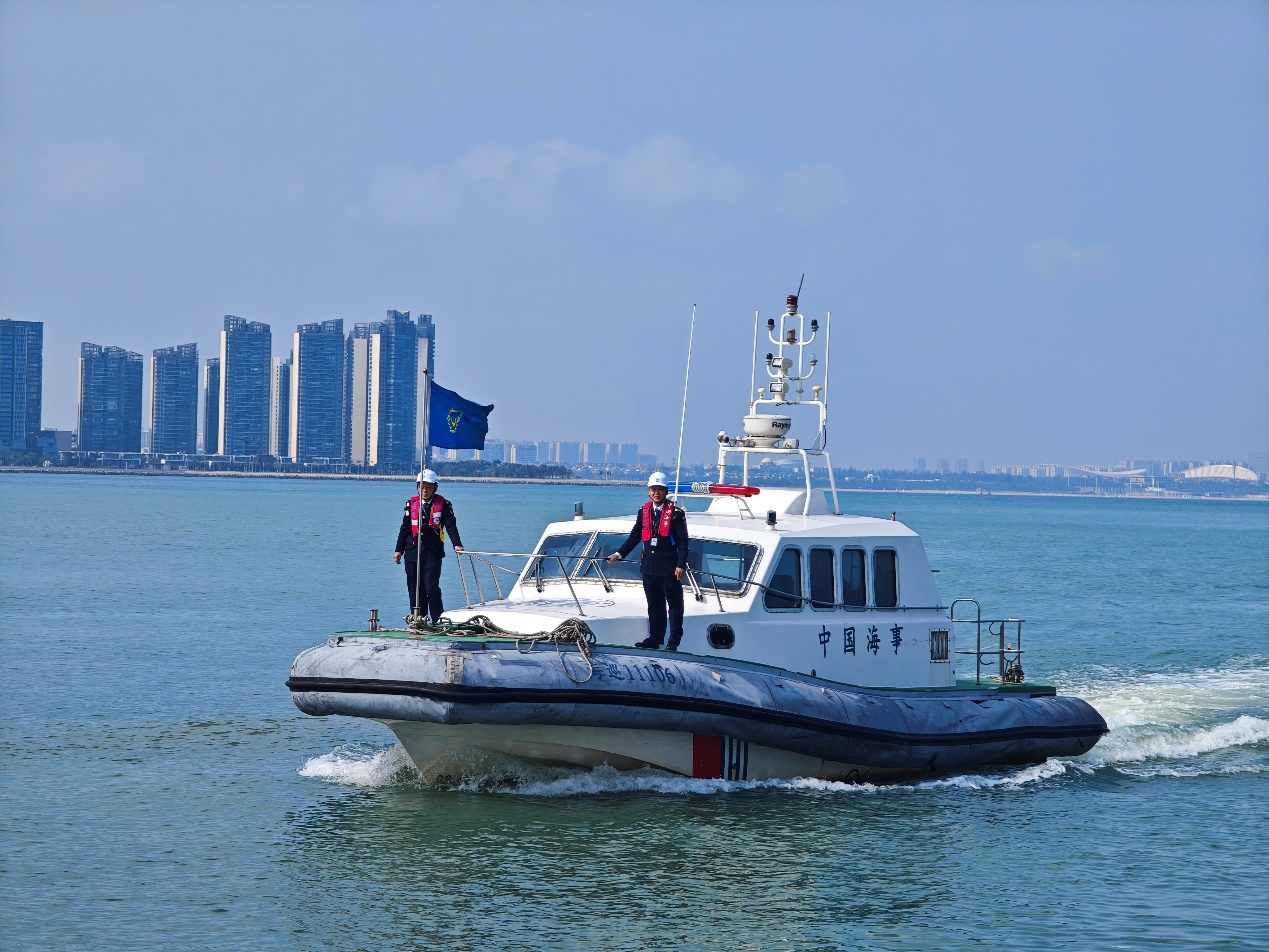 海事部門在瓊州海峽水域開展巡航。海口海事局供圖