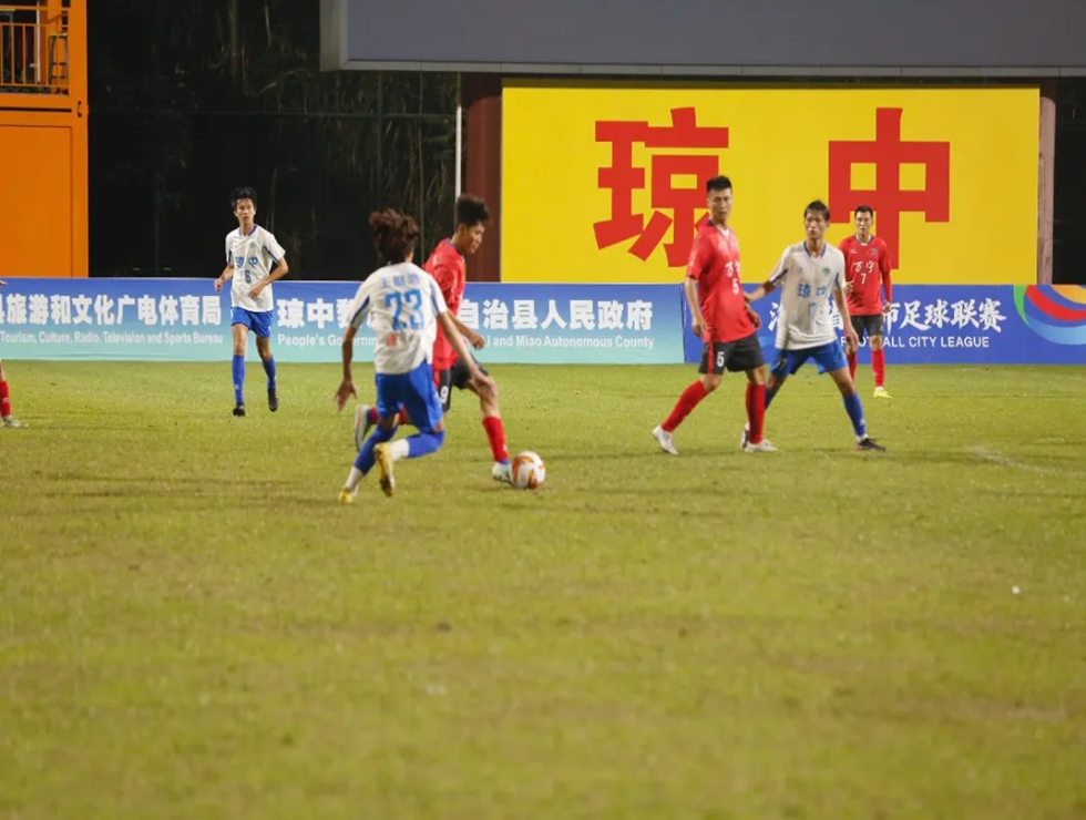 琼中体育健儿赛场内激战正酣