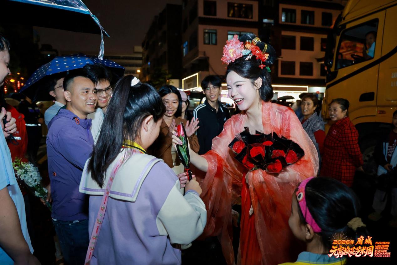 府城元宵換花節現場。瓊山區委宣傳部供圖