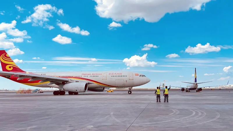 新海航海航技术机务保障航班出港。