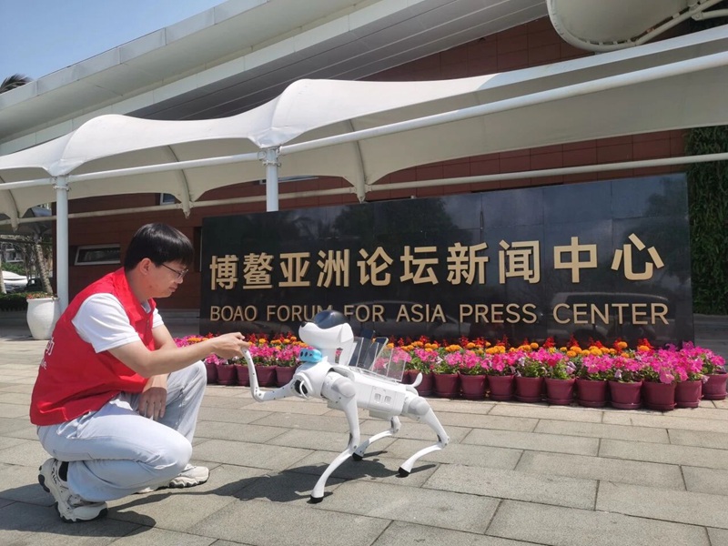 巡檢機器狗化身“網絡衛士”。中國移動海南公司供圖