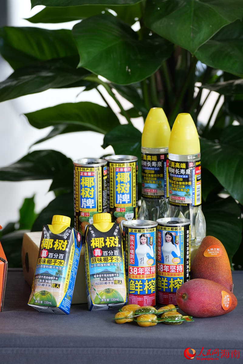 海南椰樹椰子汁椰子水。人民網記者 符武平攝