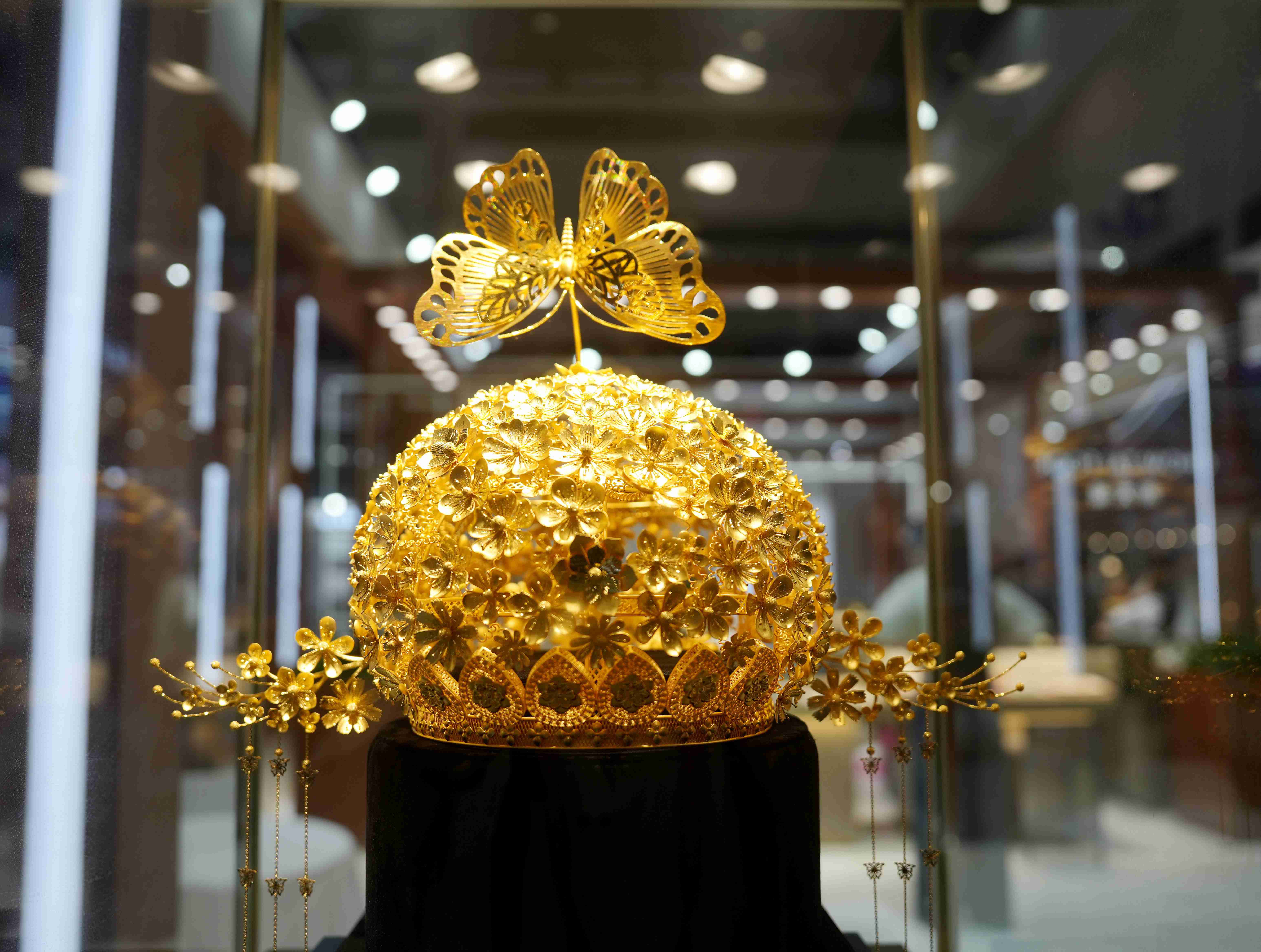 老鳳祥《繁花秘境》黃金皇冠