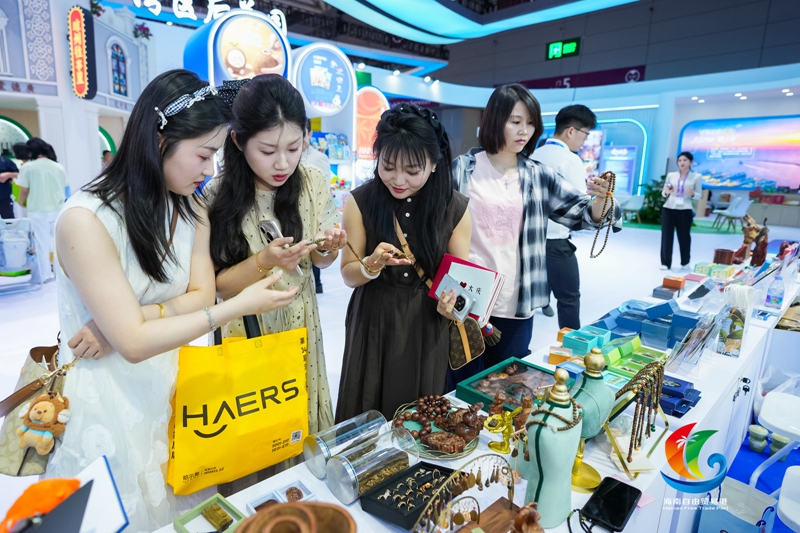 深圳文博会海南展馆。主办方供图 海南藤编文创展品。主办方供图