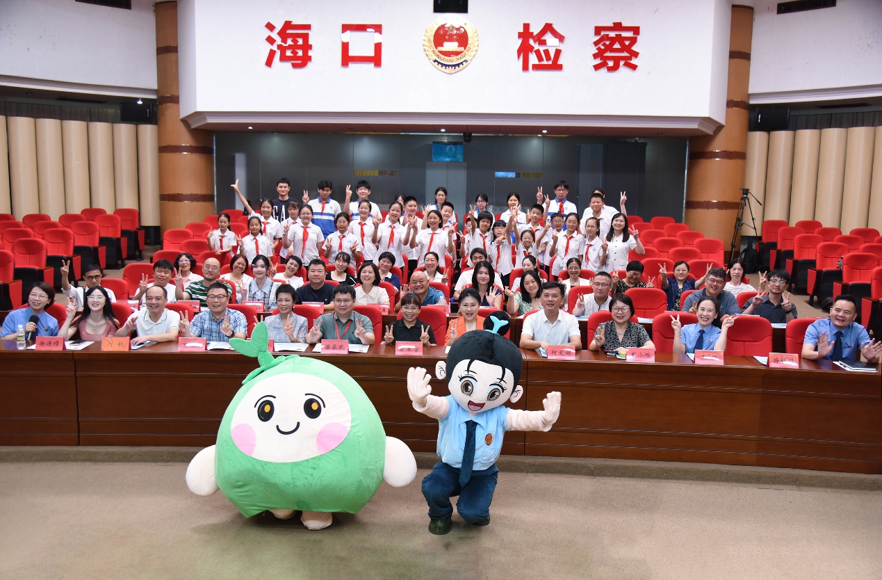 海口未檢“椰椰”“芽芽”專屬IP形象。許生攝