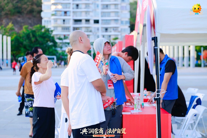 三亞吉陽區舉行普法惠民活動。主辦方供圖