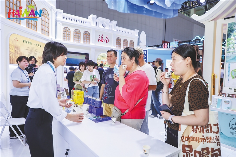 海南旅游文化资源招商推介活动现场，我省旅游产品受关注。省旅游和文化广电体育厅供图